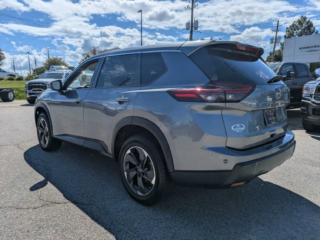 Used 2024 Gray Nissan SV image 6