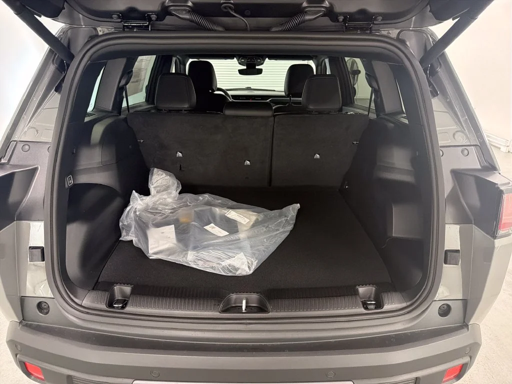 New 2027 Gray Jeep Limited image 8