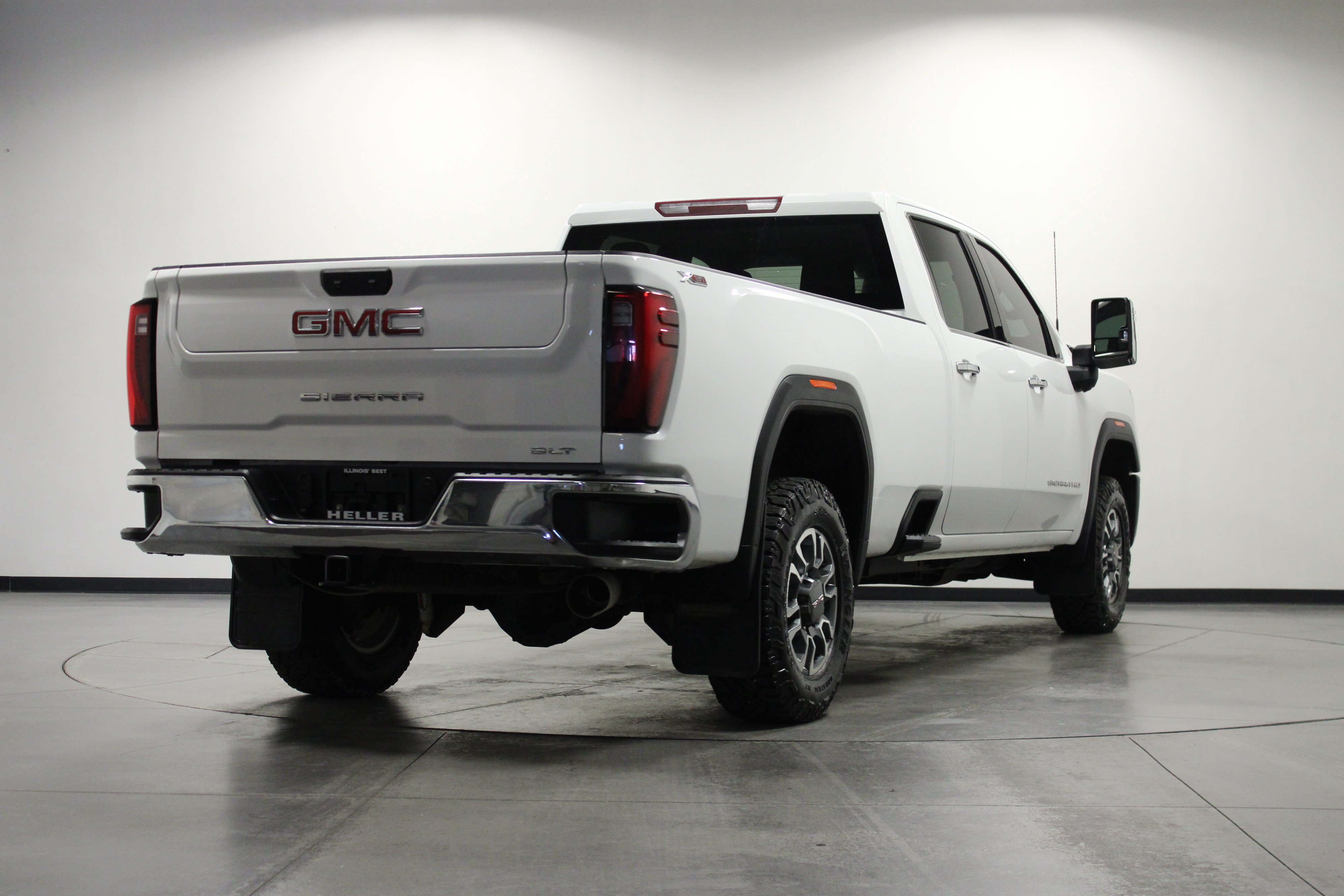 Used 2024 Summit White GMC SLT image 4
