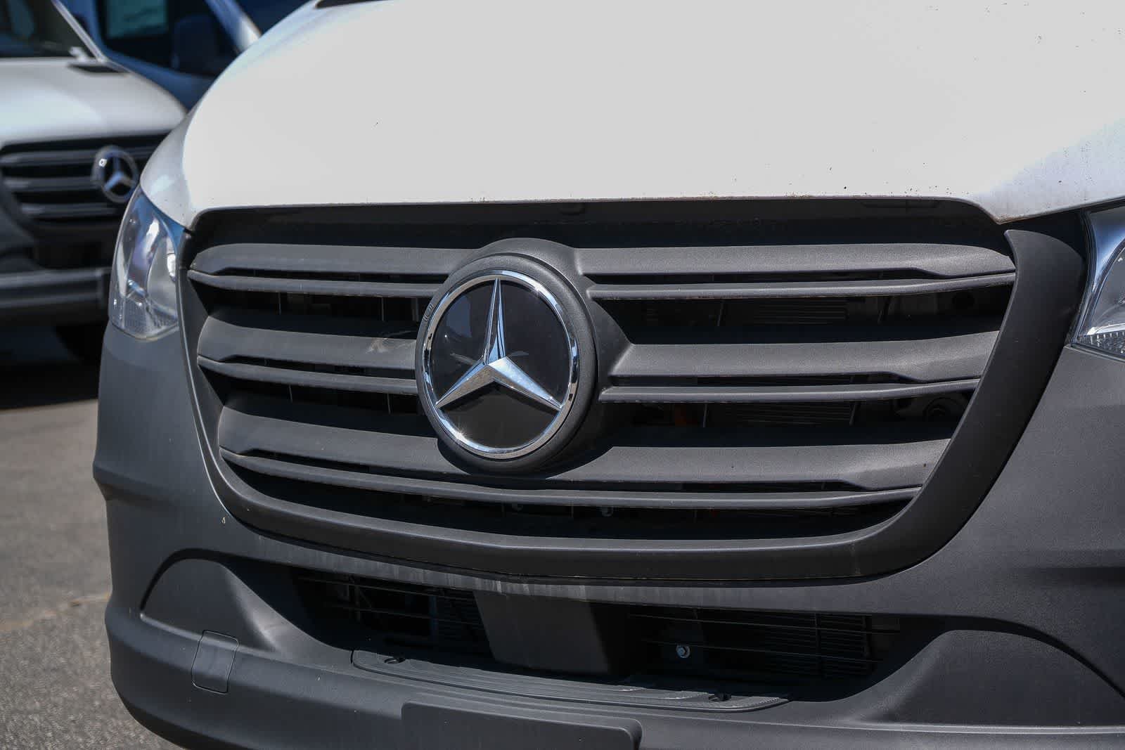 New 2025 Arctic+White Mercedes-Benz Cargo 170WB High Roof 113kW Battery RWD HO Motor image 41