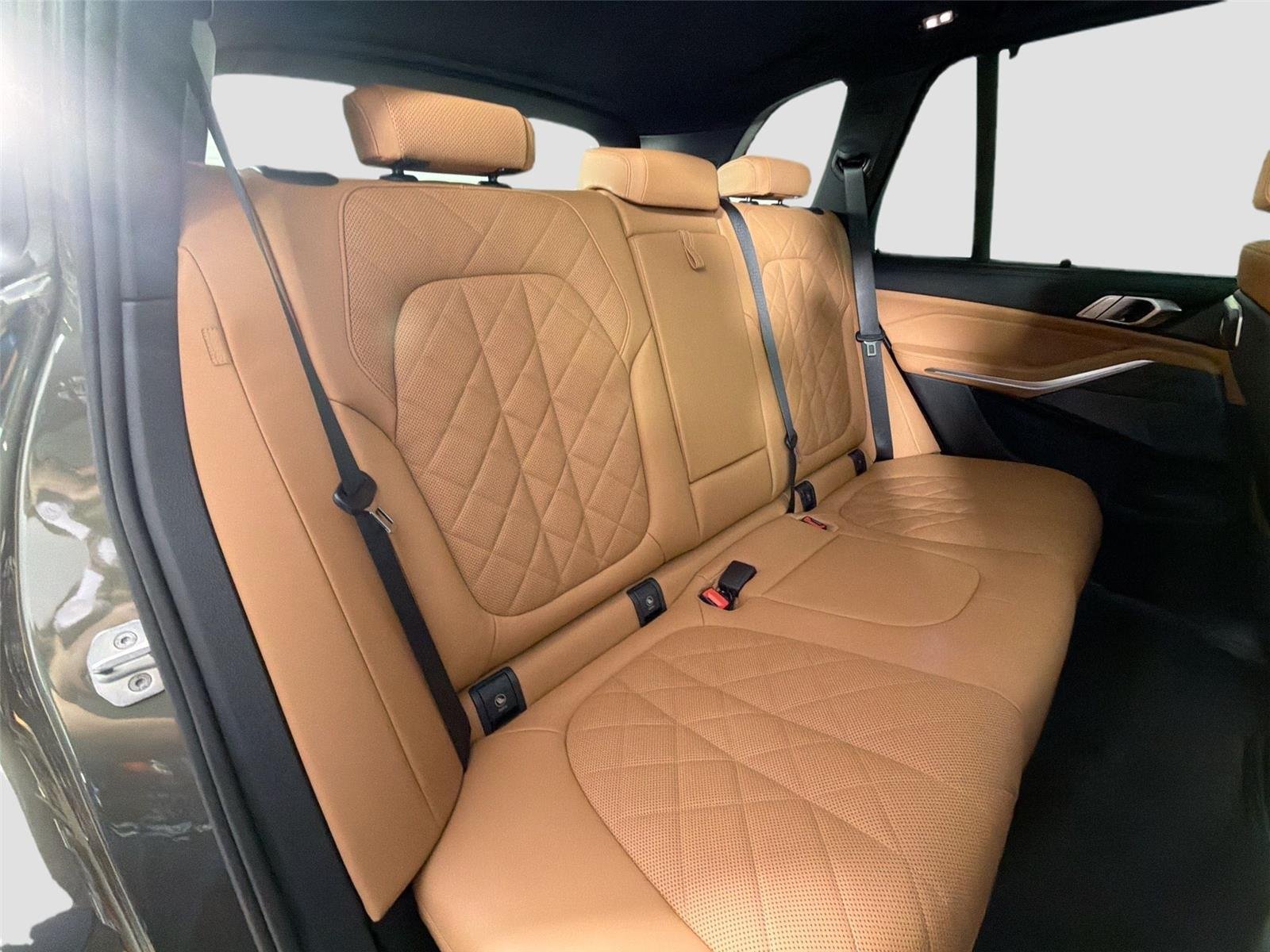 New 2026 Manhattan Green Metallic BMW xDrive40i image 27