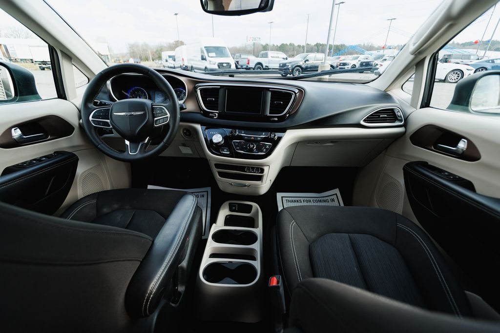 2023 Chrysler Voyager LX - Photo 13