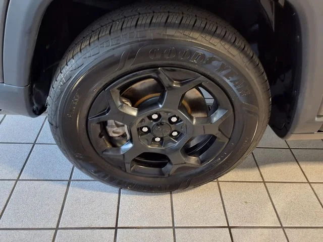 Used 2023 Crystal Metallic Jeep Trailhawk image 5