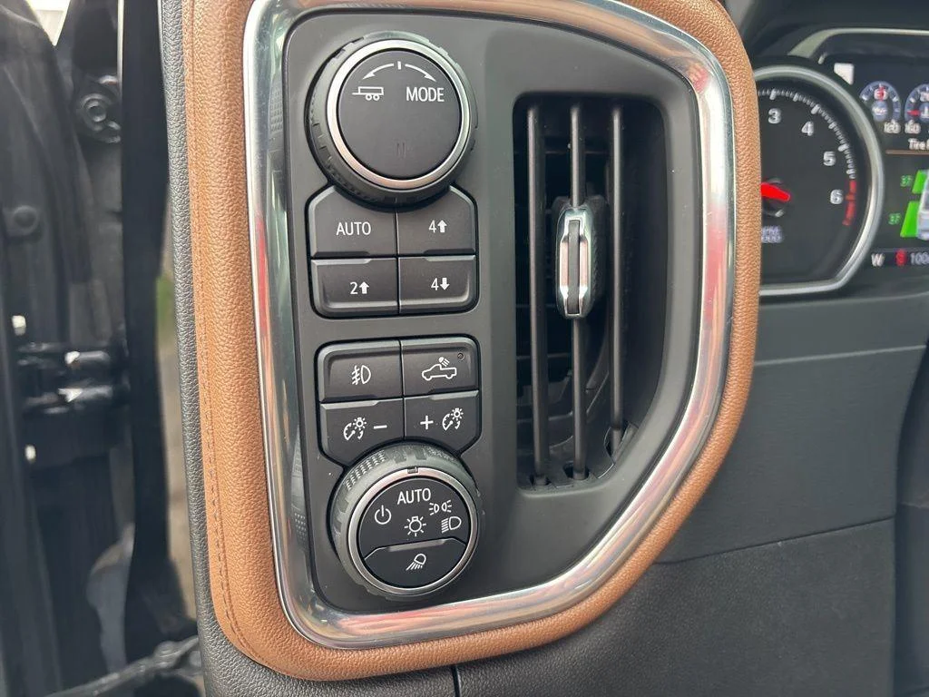 Used 2021 Black Metallic Chevrolet High Country image 19