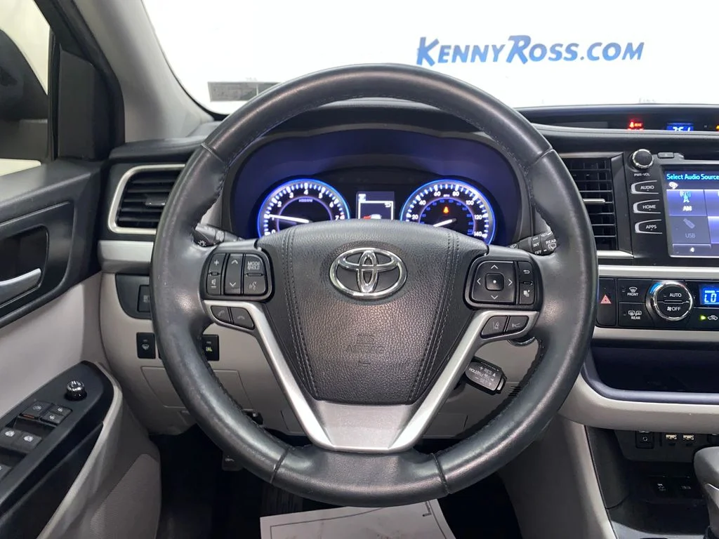 Used 2019 Green Toyota XLE image 28