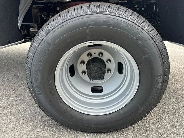 New 2027 Oxford White Ford F-350® XL image 27