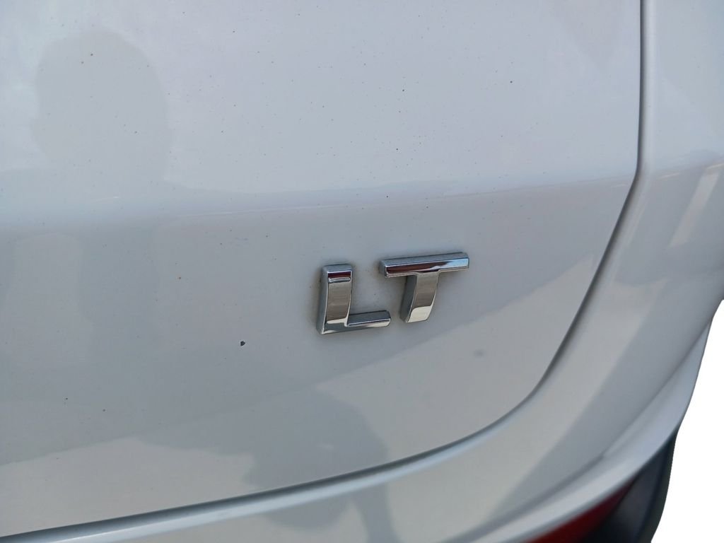 Used 2023 White Chevrolet LT image 28