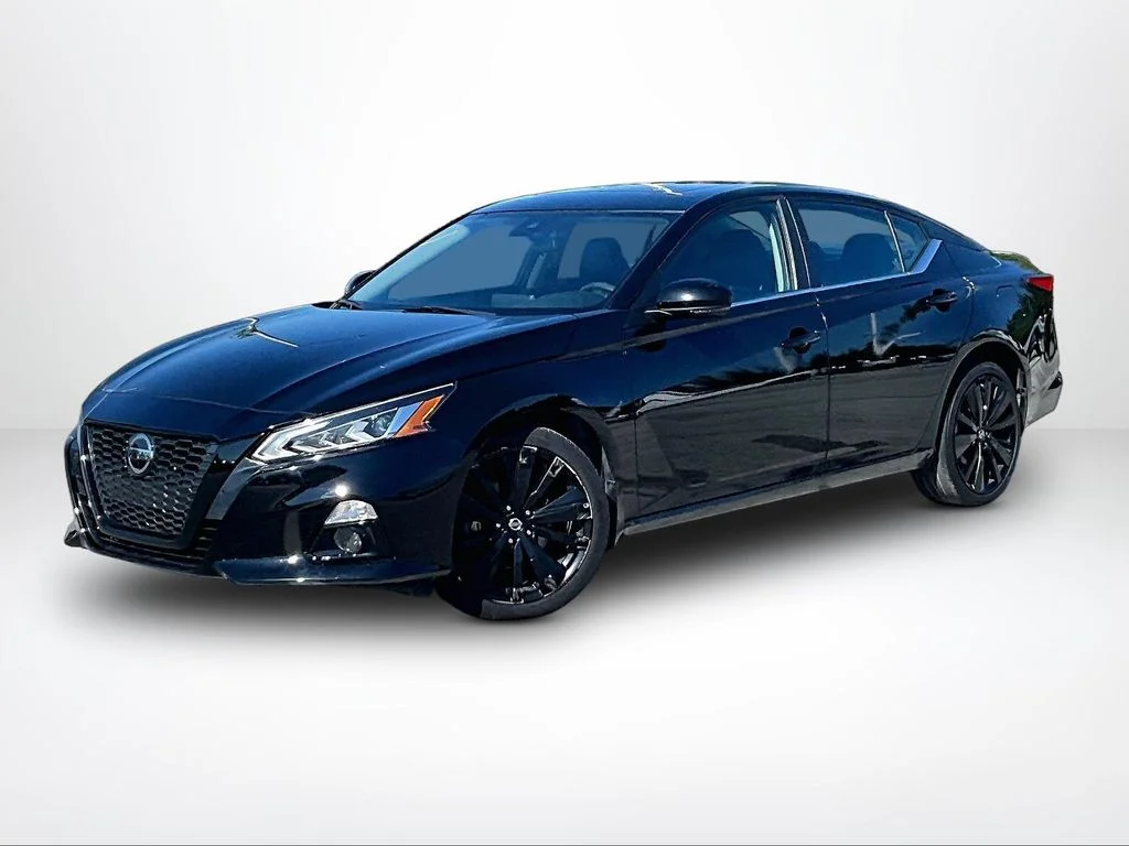 Used 2022 Black Nissan 2.5 SR image 2