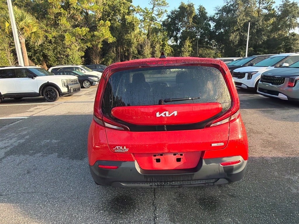 Used 2022 Inferno Red Kia EX image 5