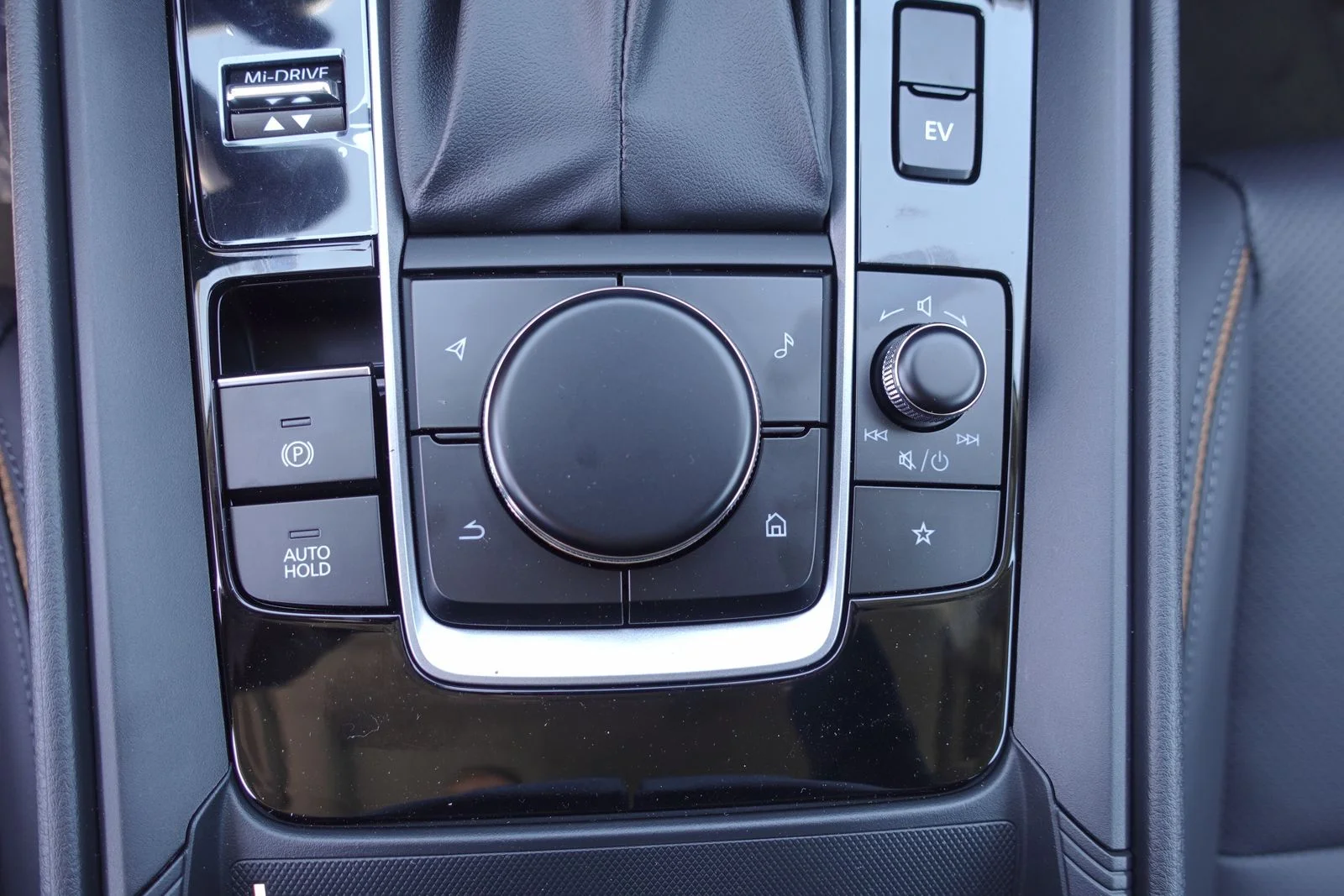 New 2026 Polymetal Gray Metallic Mazda Premium image 23