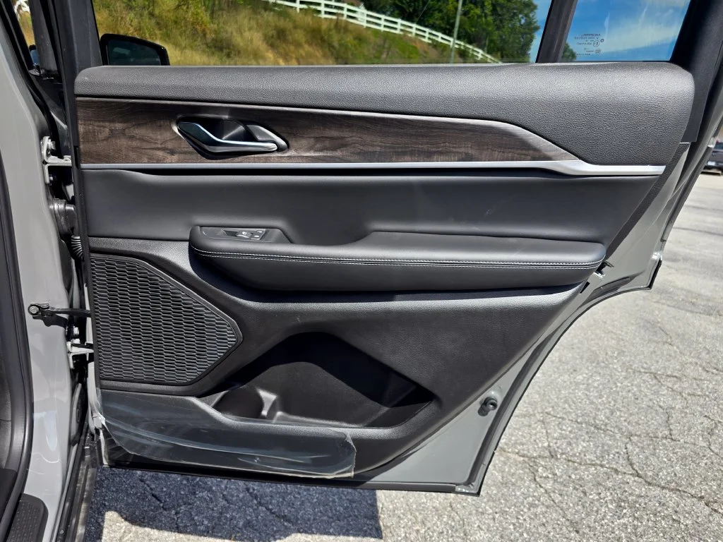 New 2027 Gray Jeep Laredo Altitude image 39