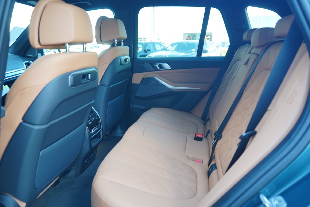 Used 2026 Blue Ridge Mountain Metallic BMW sDrive40i image 12