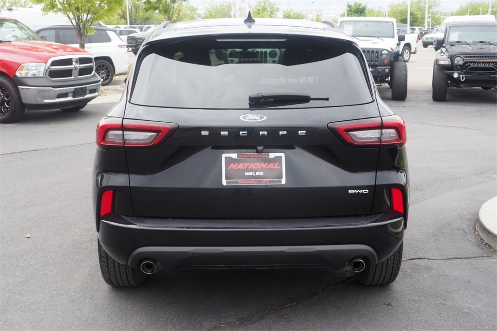 2023 Ford Escape ST-Line photo 4