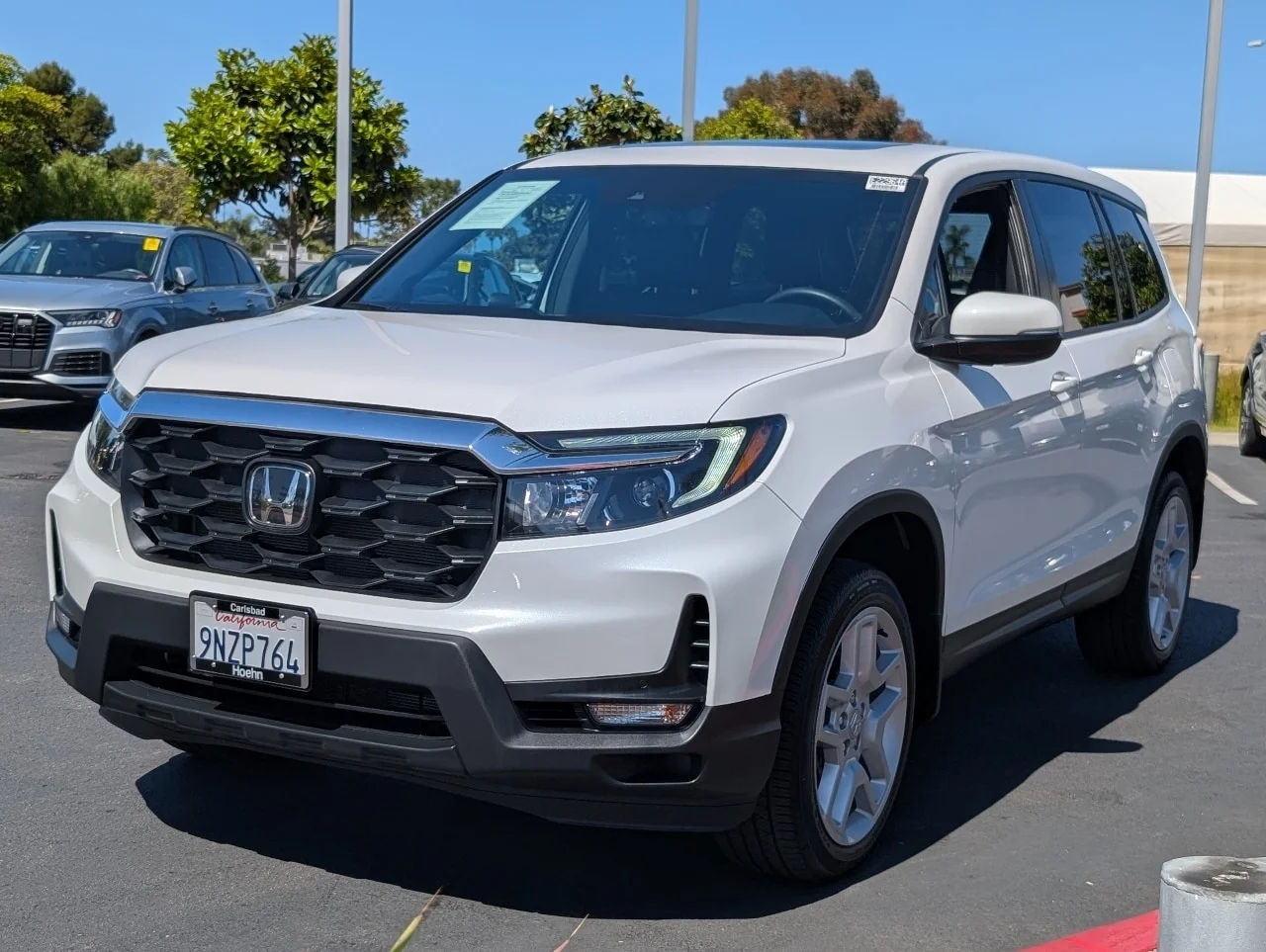 Used 2025 Platinum White Pearl Honda EX-L image 4