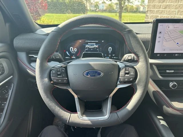 New 2026 Star White Metallic Tri-Coat Ford ST-Line image 17