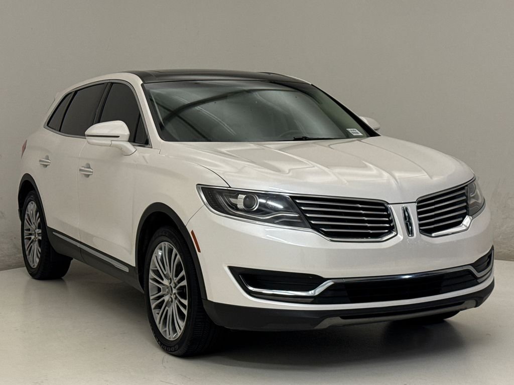 Used 2016 White Platinum Clearcoat Metallic Lincoln Reserve image 4
