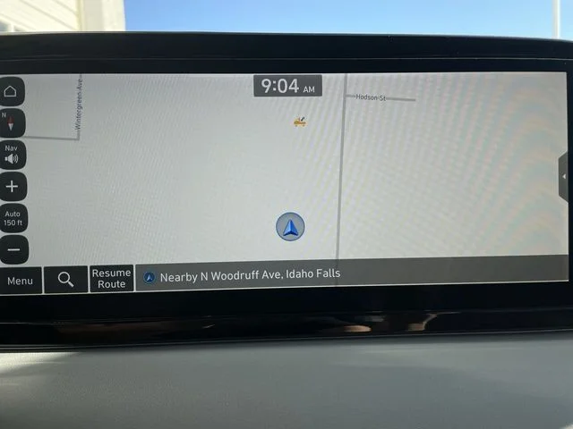 Used 2025 White Hyundai SEL image 18