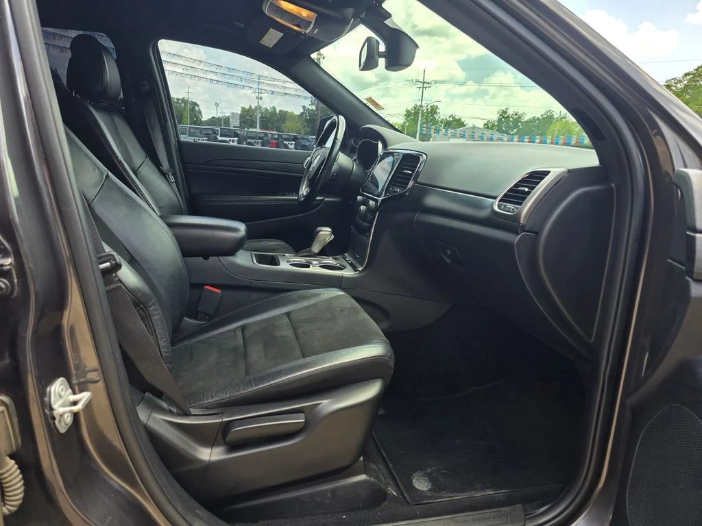 Used 2019 Gray Jeep Altitude image 14