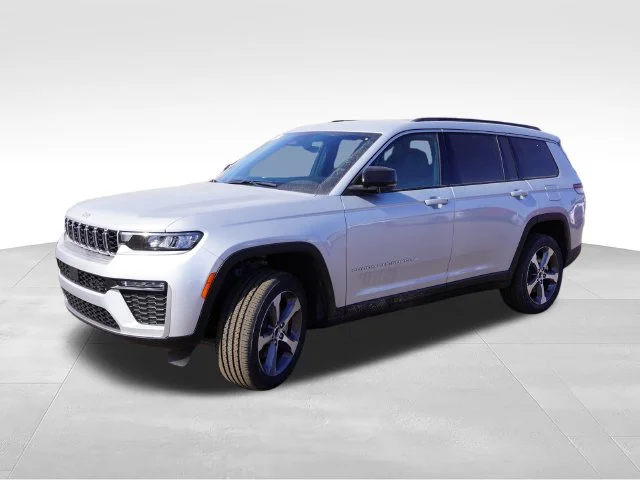 New 2026 Silver Zynith Exterior Paint Jeep Limited image 7