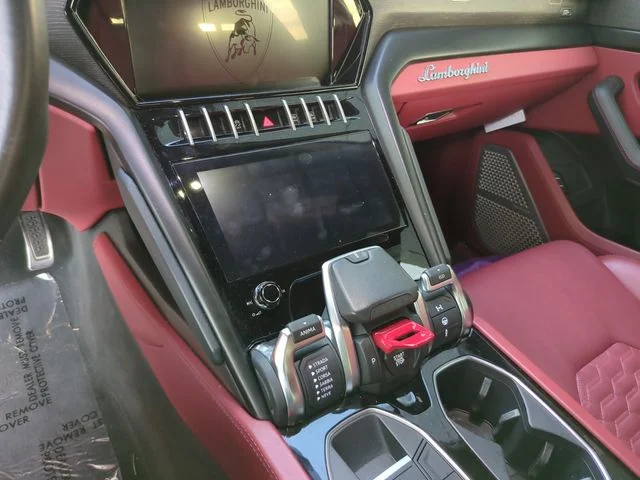 Used 2021 Black Lamborghini Base image 22