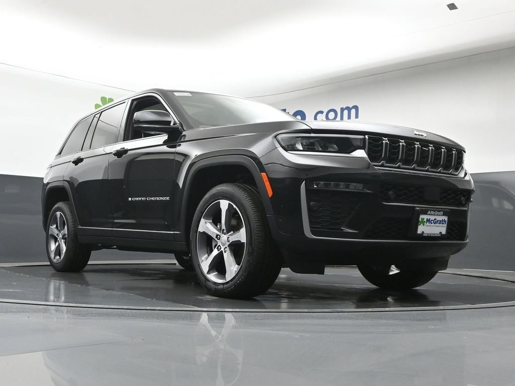 New 2026 Diamond Black Crystal Pearl-Coat Exterior Paint Jeep Limited image 34