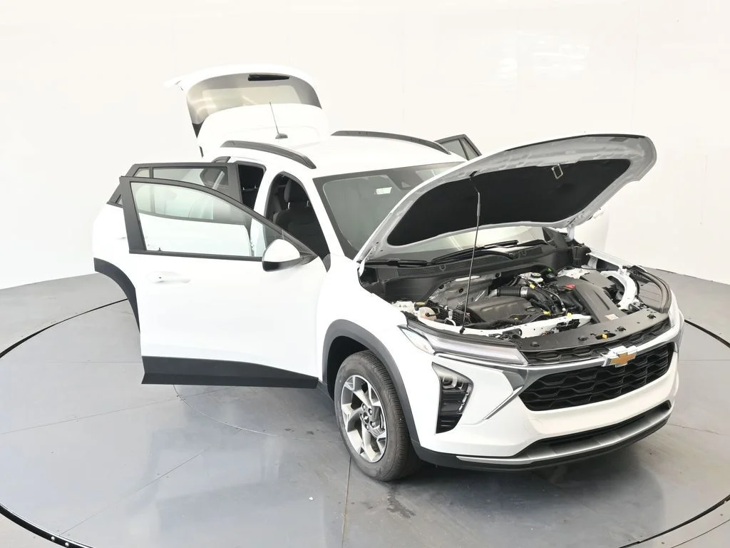 Used 2025 Summit White Chevrolet LT image 42