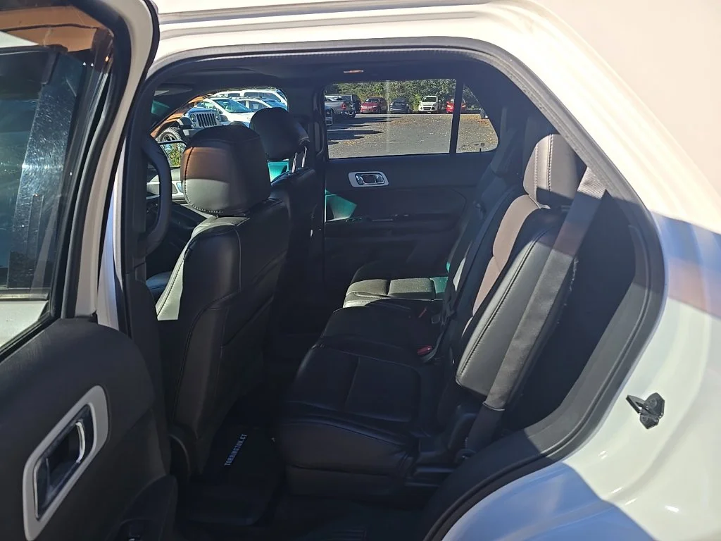 Used 2015 White Ford Limited image 6