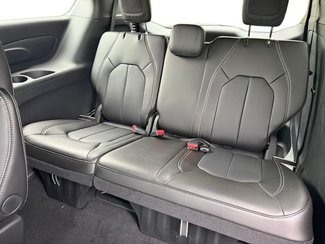 New 2026 Red Hot Pearl-Coat Exterior Paint Chrysler Select image 11