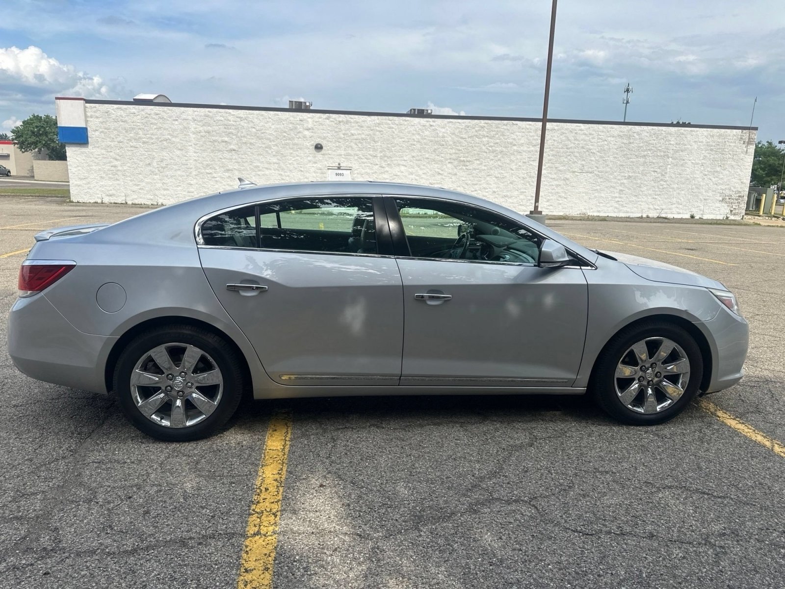Used 2011 Quicksilver Metallic Buick CXS image 15