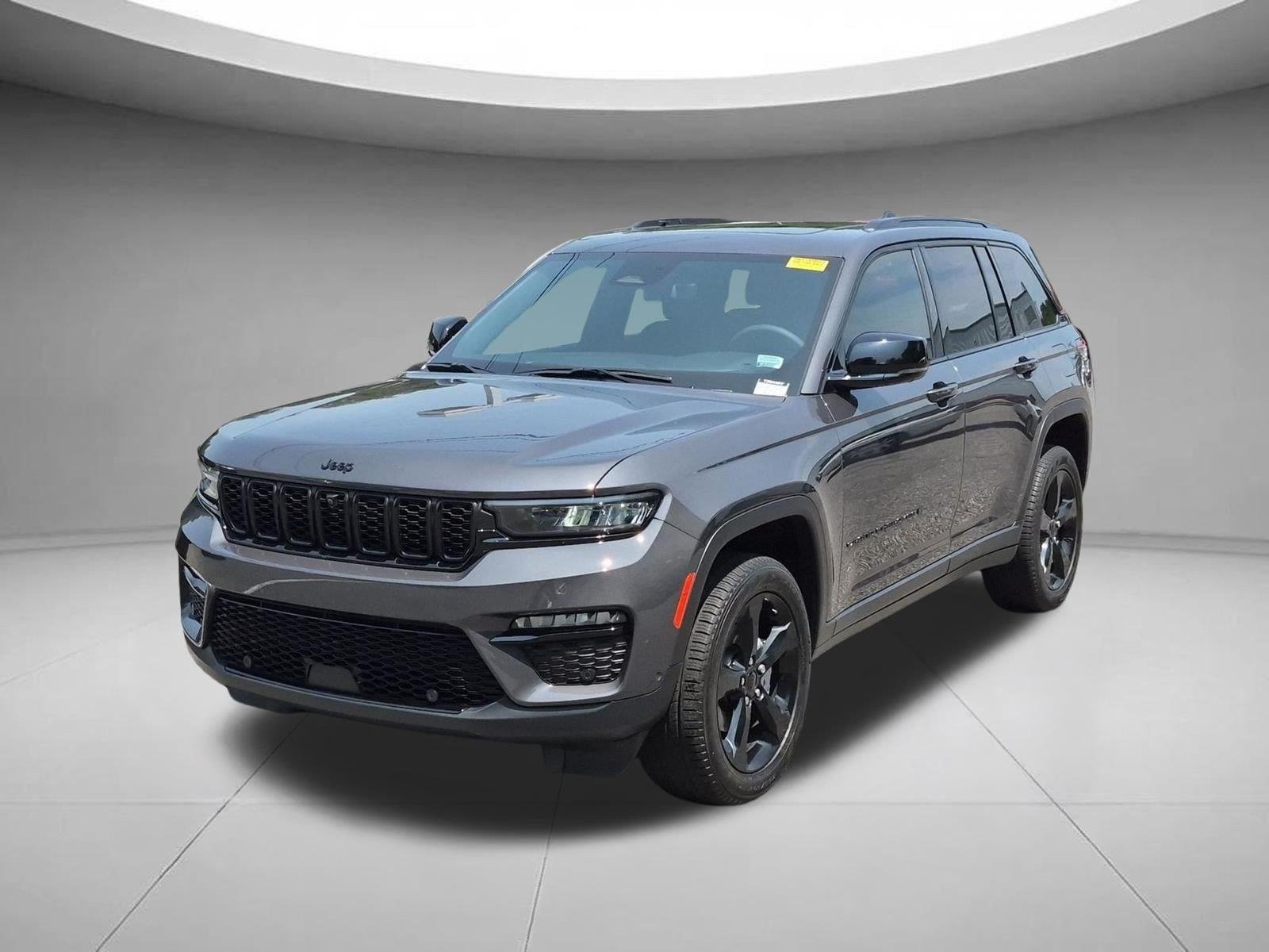 Used 2025 Baltic Gray Metallic Clearcoat Jeep Limited image 1