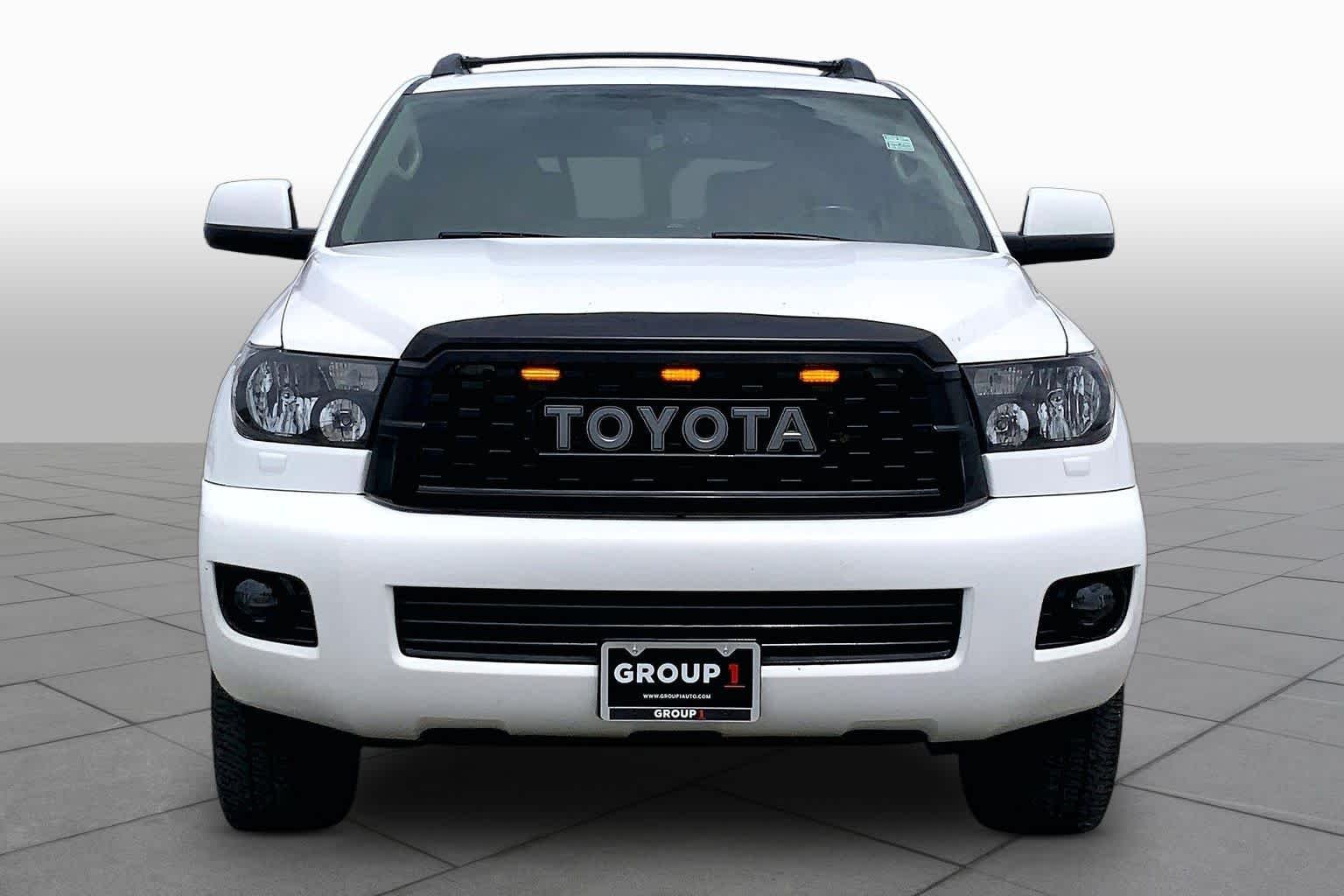 Used 2015 Super White Toyota SR5 image 4