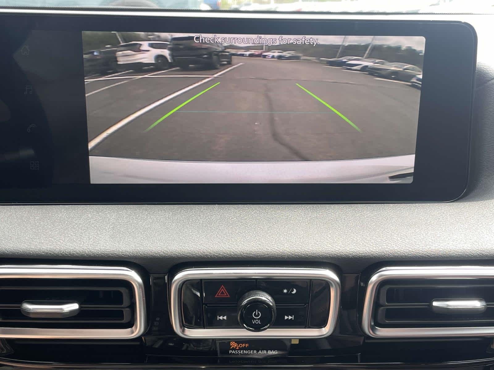 New 2026 Aspen White Tricoat/Super Black Nissan SR image 25
