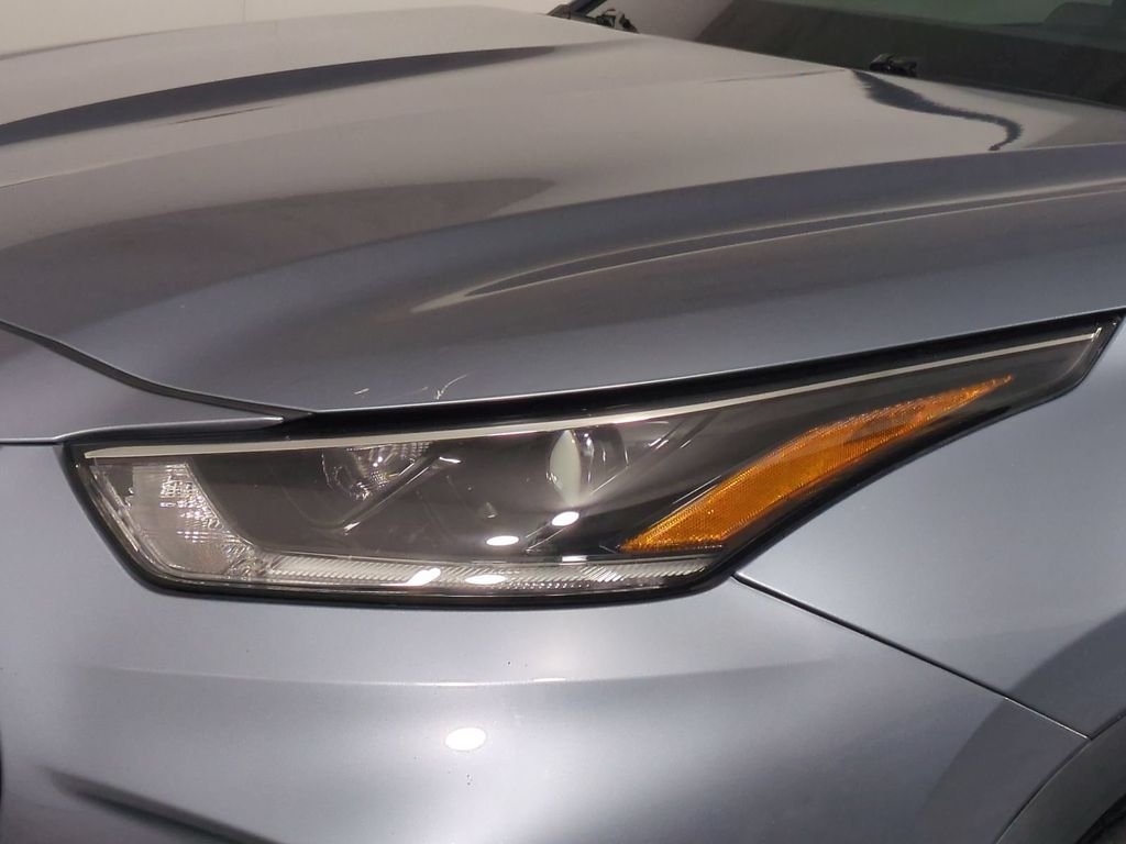 2021 Toyota Highlander XLE - Photo 10