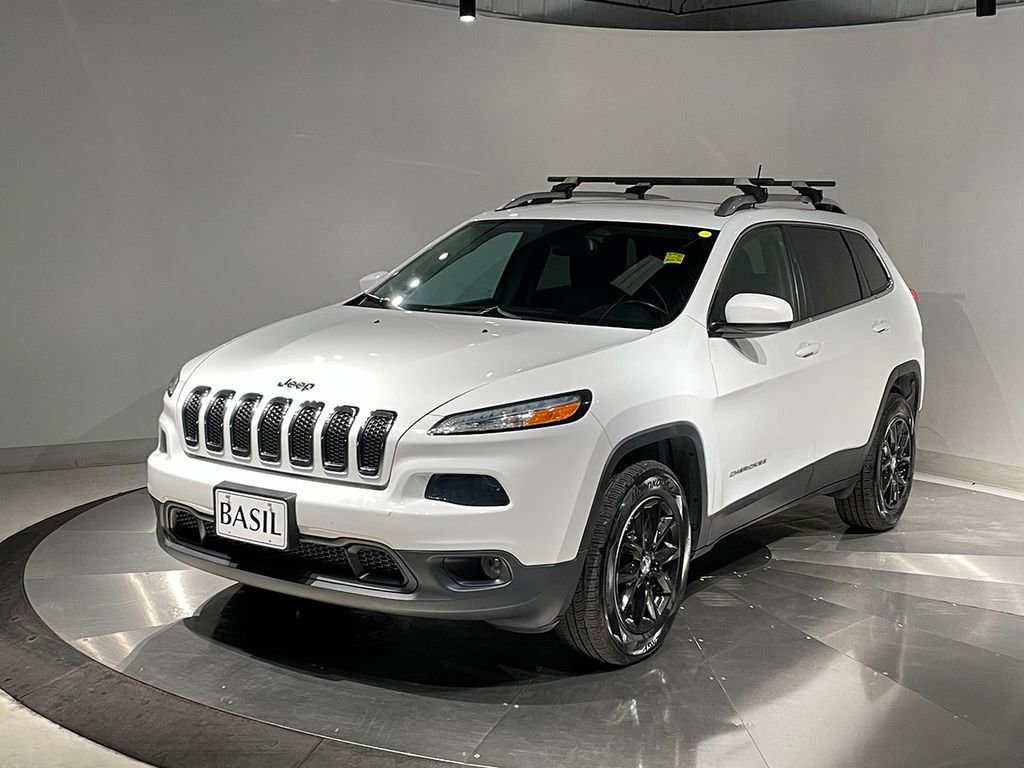 Used 2017 Bright White Clearcoat Jeep Latitude image 8