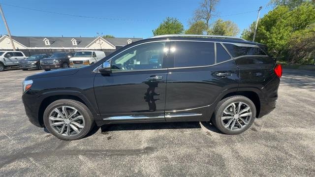 Used 2019 Ebony Twilight Metallic GMC Denali image 5