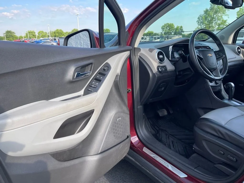 Used 2016 CRIMSON METALLIC Chevrolet LTZ image 15