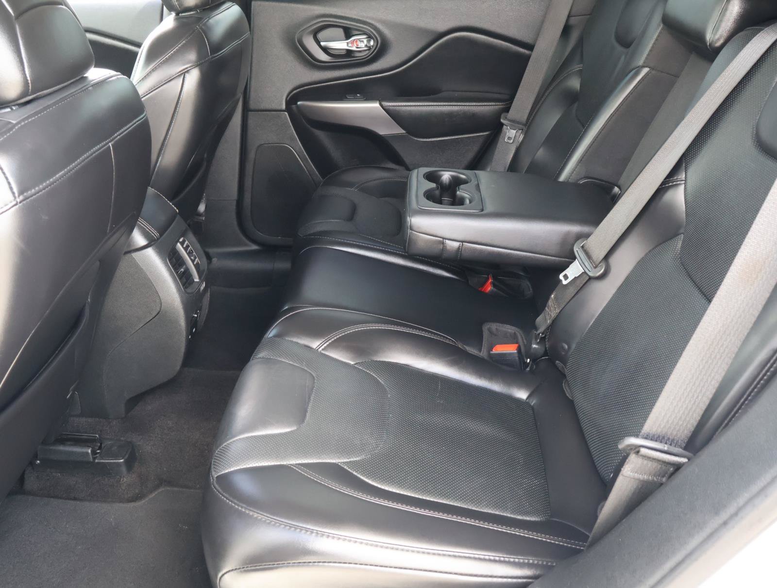 Used 2019 Bright White Clearcoat Jeep Limited image 20