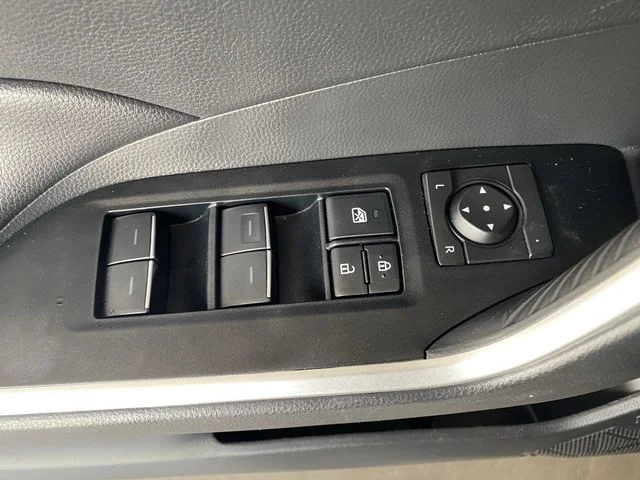 2025 Toyota RAV4 XLE - Photo 20