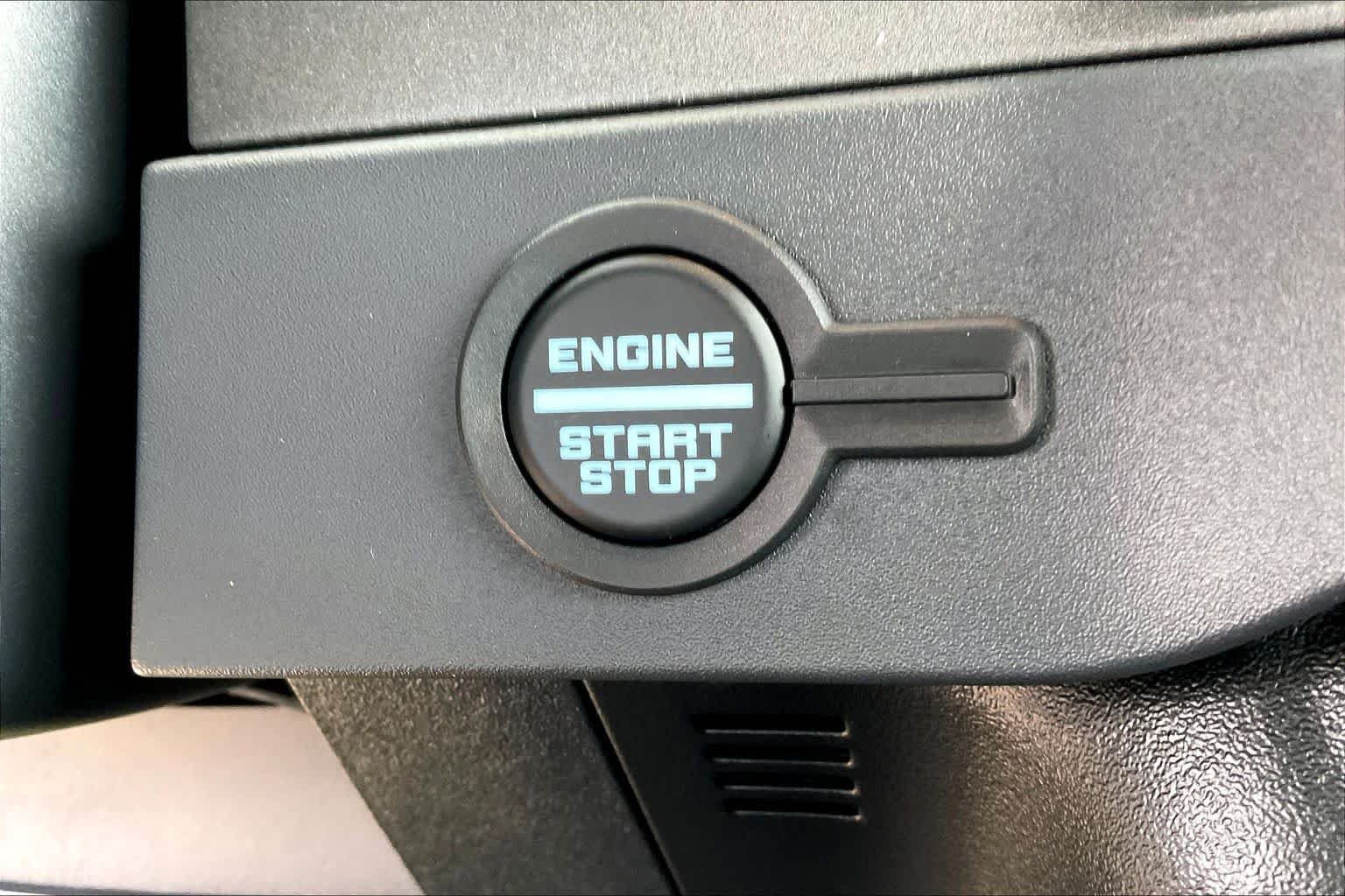 New 2026 Avalanche Ford Base image 17