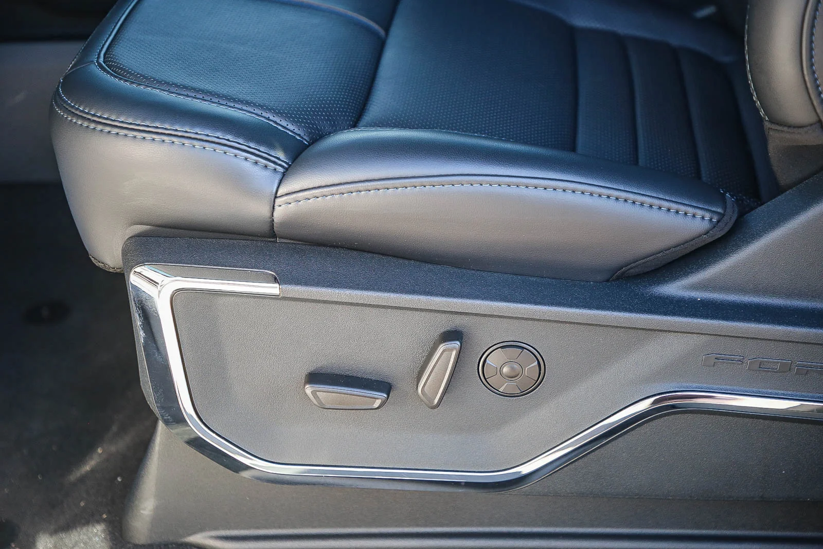 2026 Ford F-350 Super Duty Platinum - Photo 24