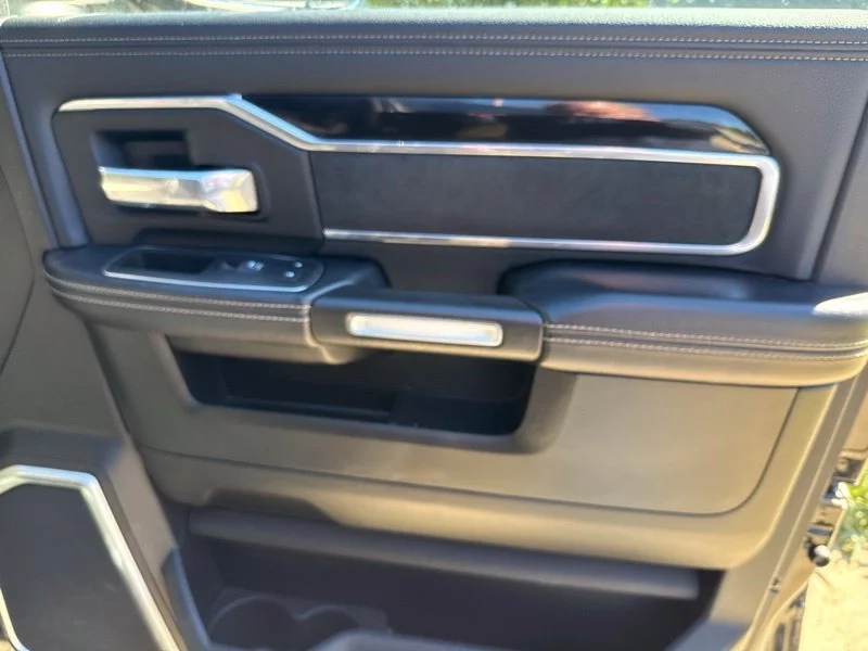 Used 2019 Black Ram Laramie image 17