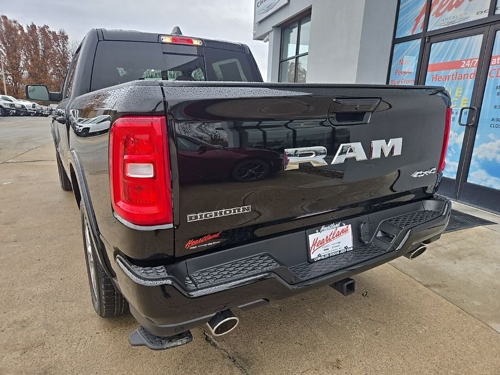 New 2026 Diamond Black Crystal Pearl-Coat Exterior Paint RAM Big Horn/Lone Star image 8