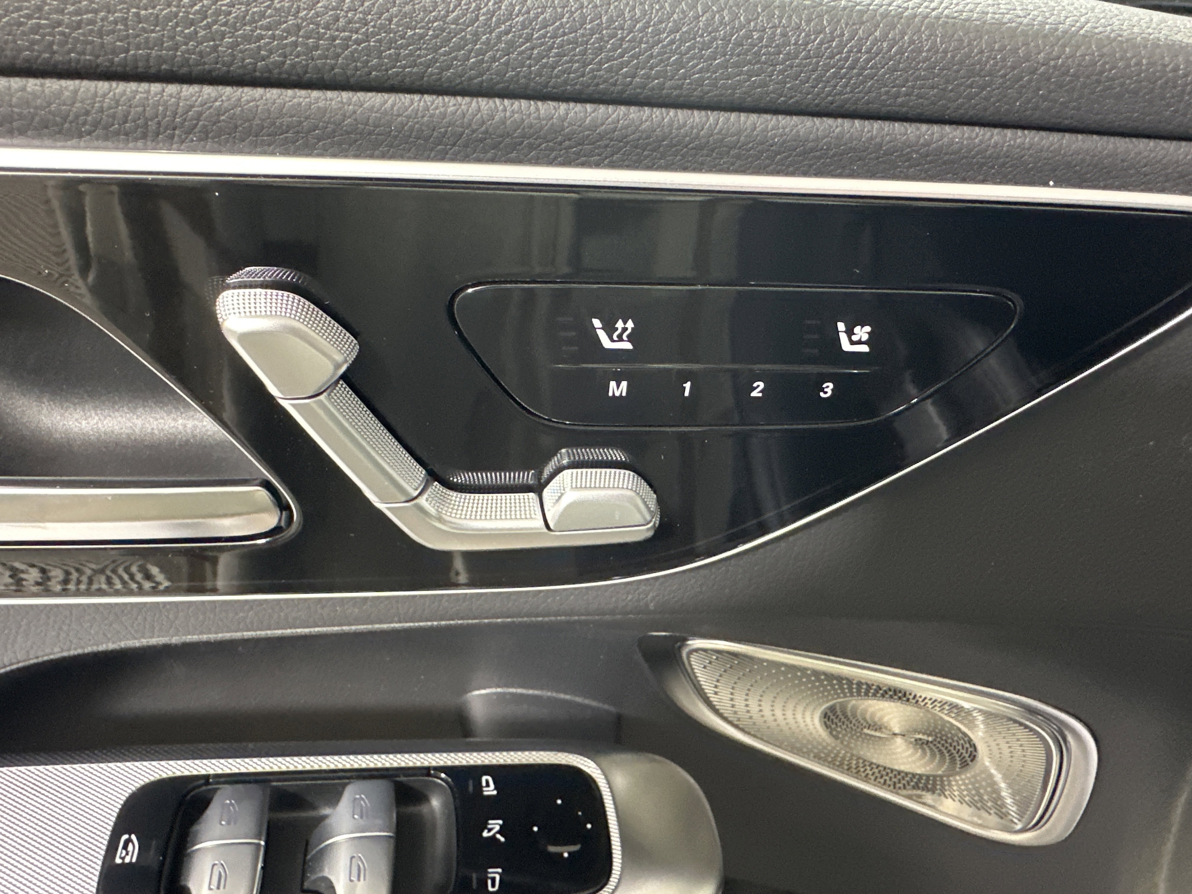 New 2026 Obsidian Black Metallic Mercedes-Benz GLC 300 image 10