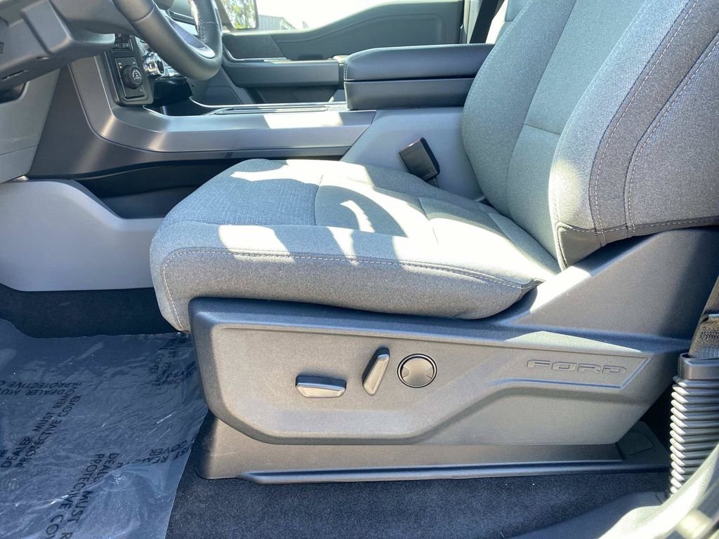 New 2026 Carbonized Gray Metallic Ford XLT image 12