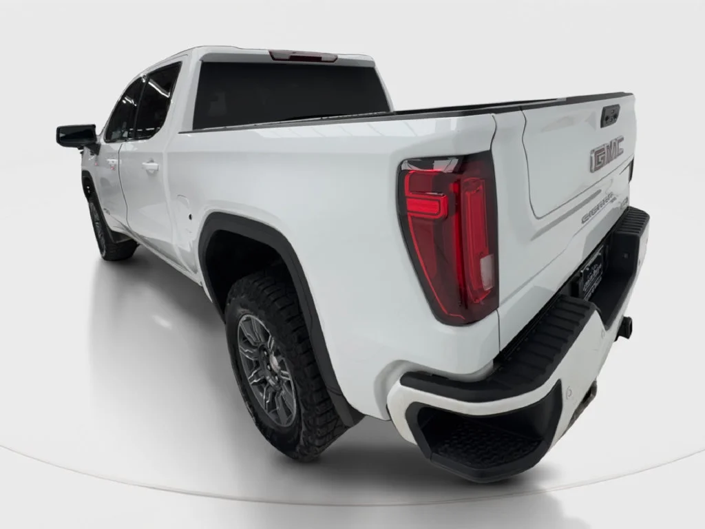 Used 2025 White GMC AT4 image 11