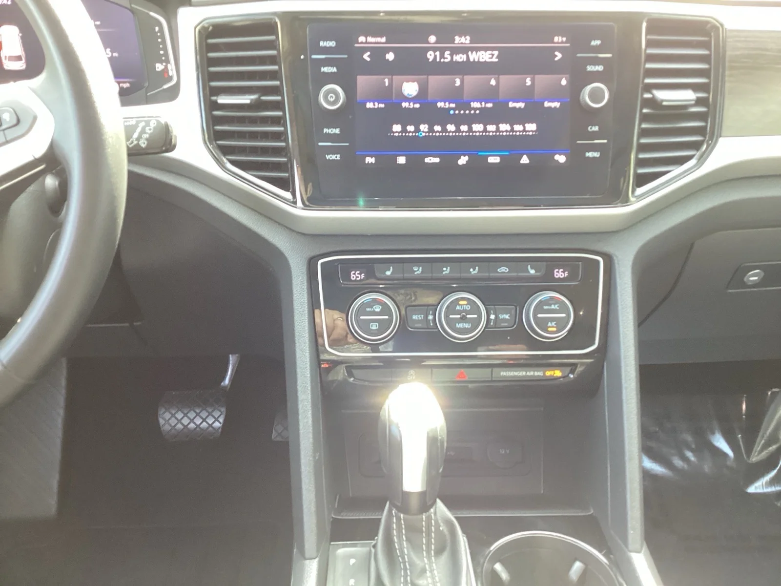 Certified Used 2023 Pure White (0q0q) Volkswagen 3.6L V6 SE W/Technology 4 image 15