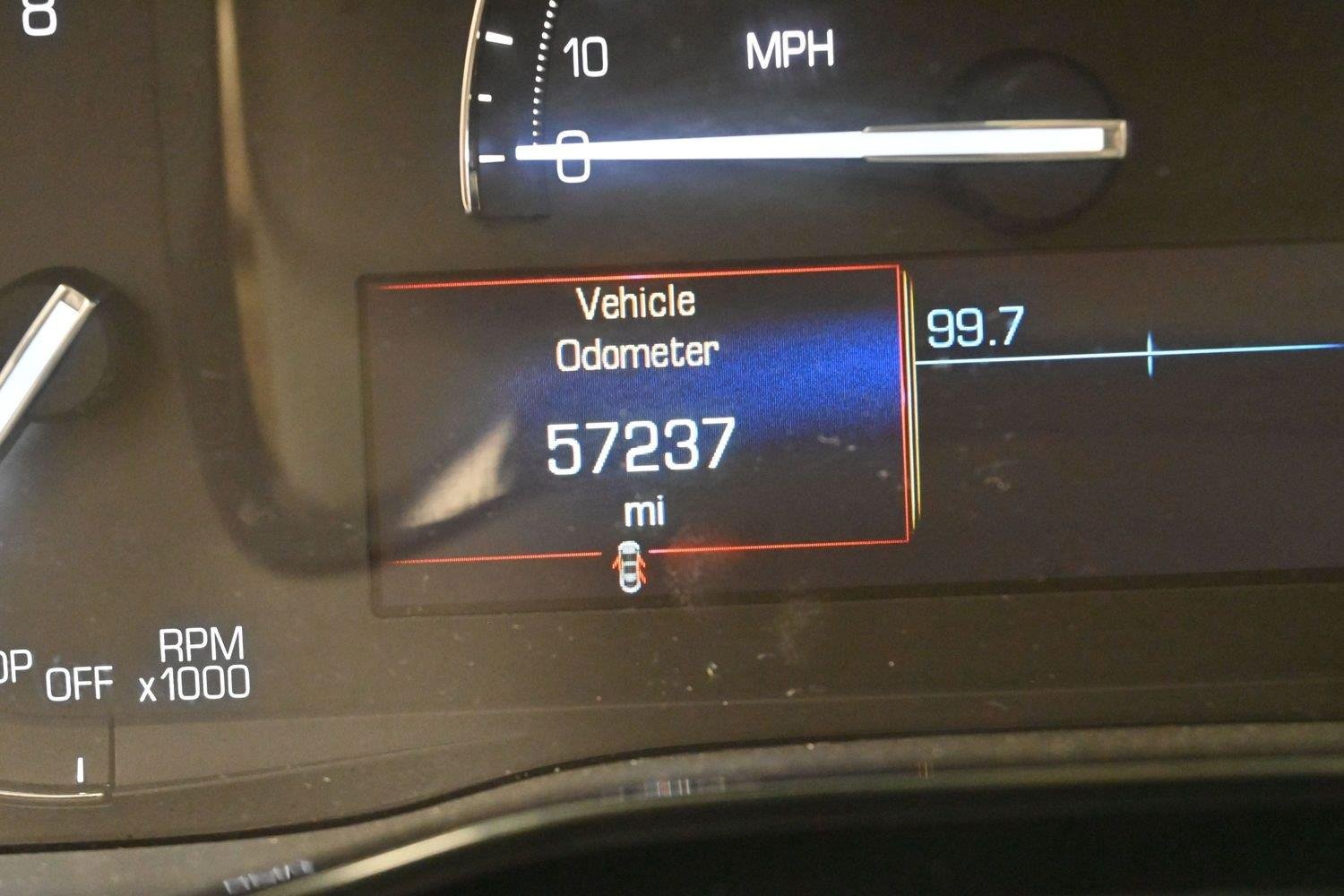 Used 2017 CRYSTAL WHITE TRICOAT Cadillac Luxury FWD image 24