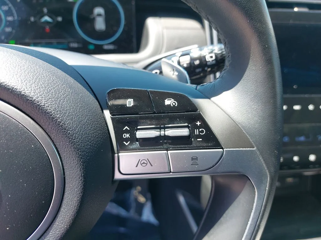 Used 2022 White Hyundai Limited image 18