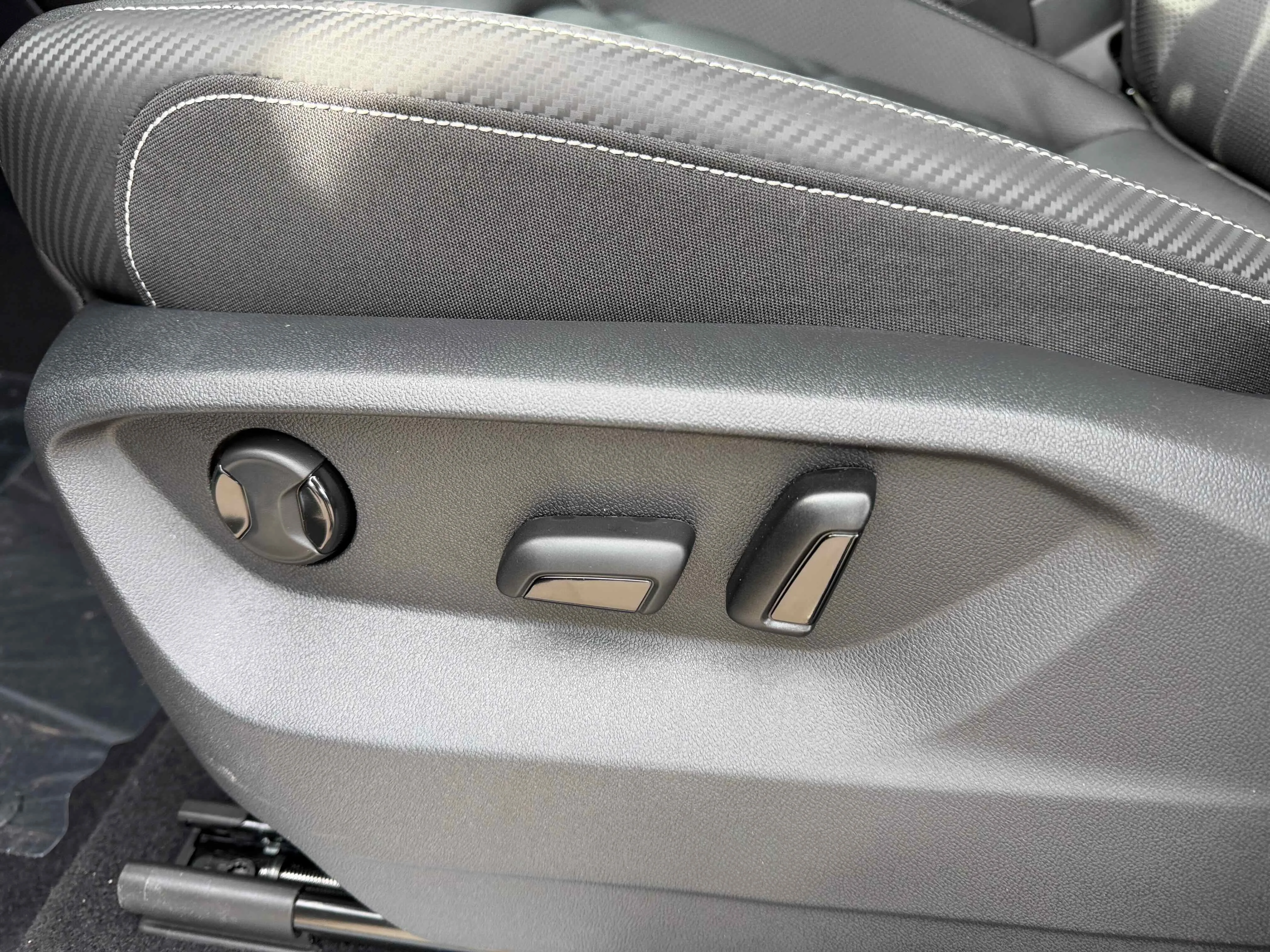New 2026 Gray Volkswagen 2.0T SE w/Technology image 15
