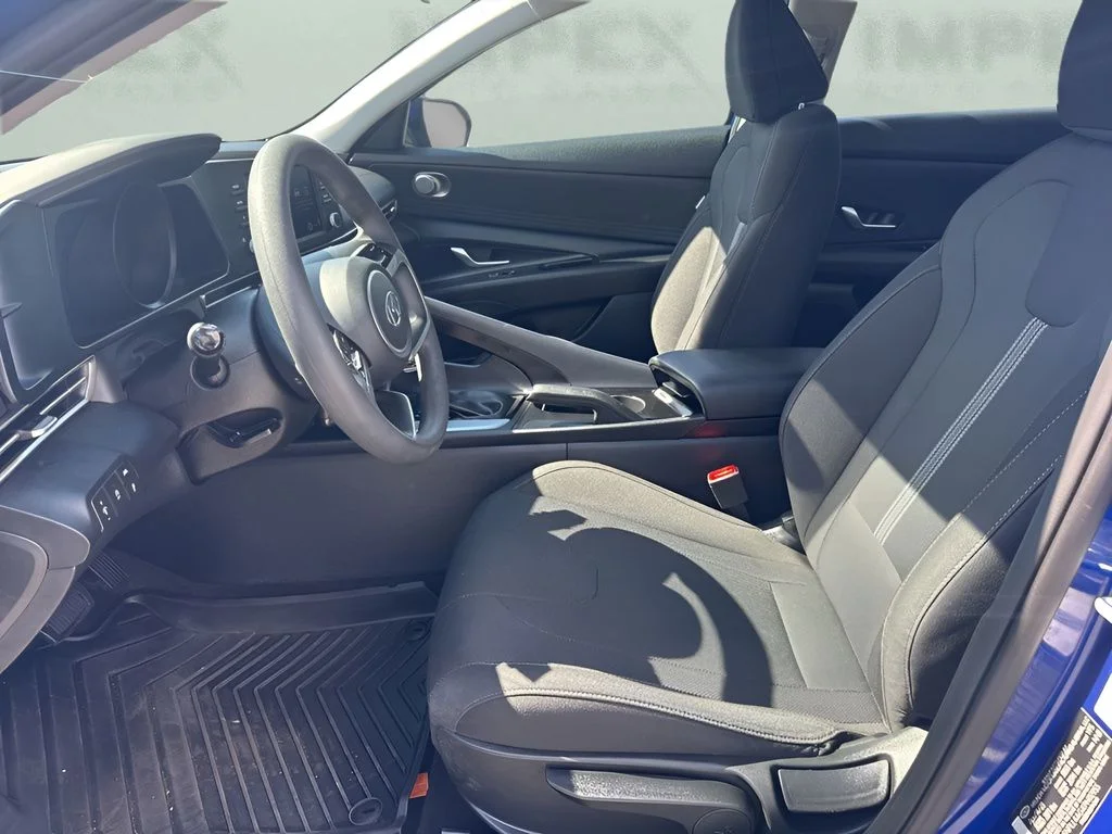 Used 2023 Blue Hyundai SE image 5